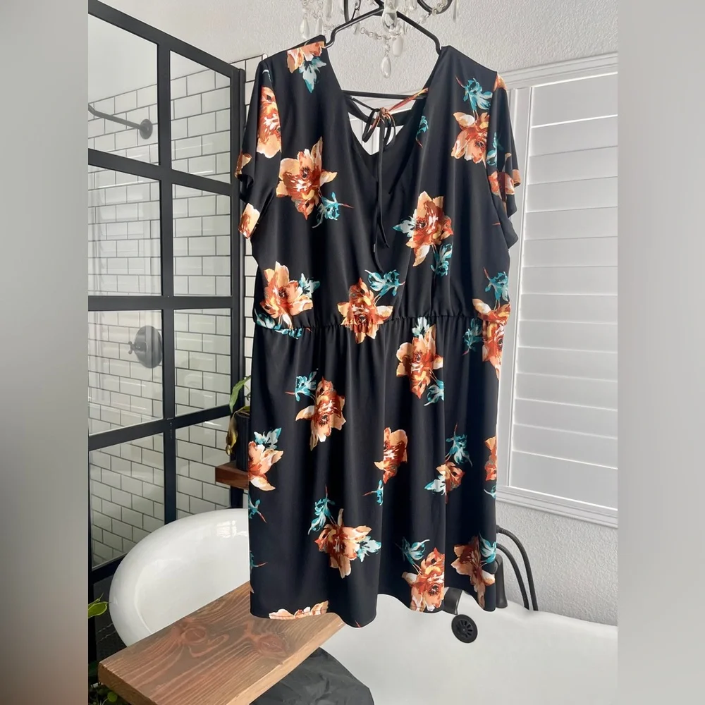 Maurices Flora V-neck Ruffled Sleeve Dress Size 2 - Picture 3 of 6